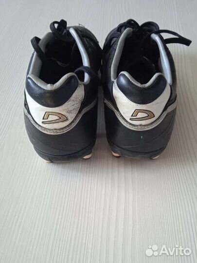 Футбольные бутсы