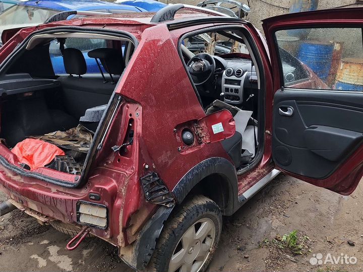 Крыло заднее правое на Рено Сандеро Степвей