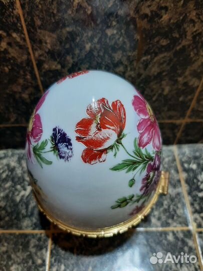 Фарфоровая шкатулка 