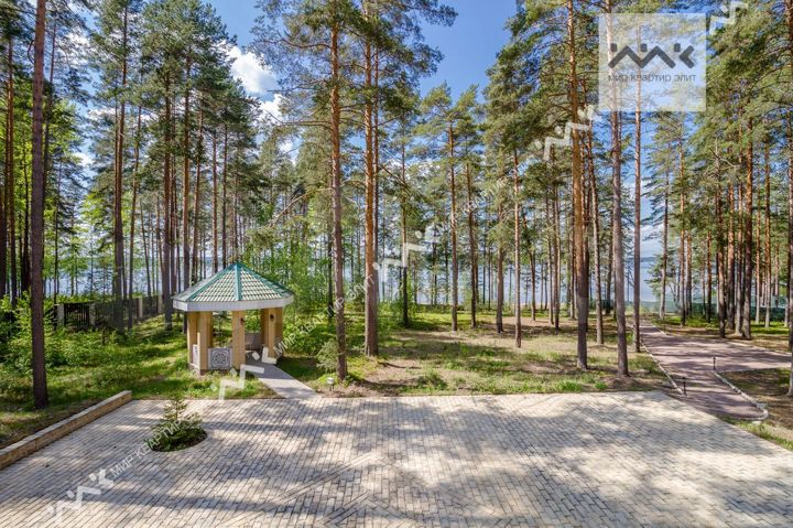 Дом 357 м² на участке 100 сот.