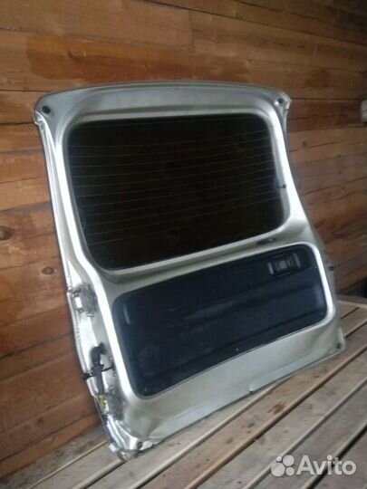 Дверь багажника Toyota Funcargo