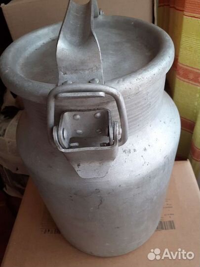 Стакан,бидон 10 литров,15 литров,бутыль в плетеном