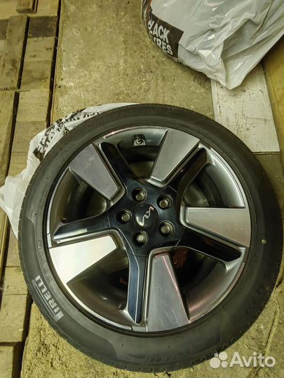 Колеса (диски, шины) Pirelli 235.45.18