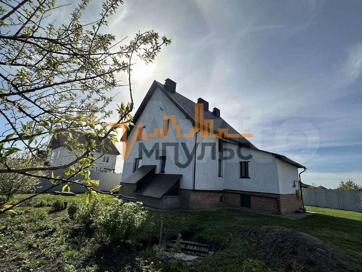 Коттедж 261 м² на участке 15 сот.