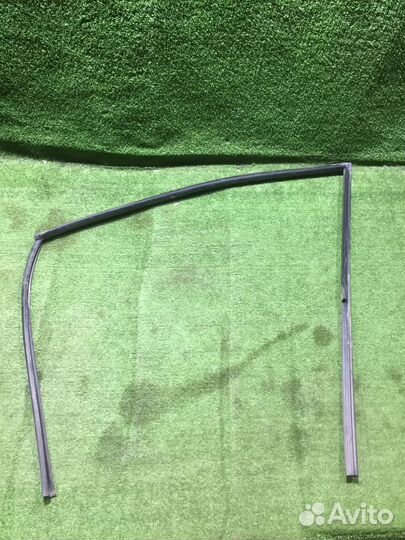 Верхний уплотнитель стекла передней двери Lacetti