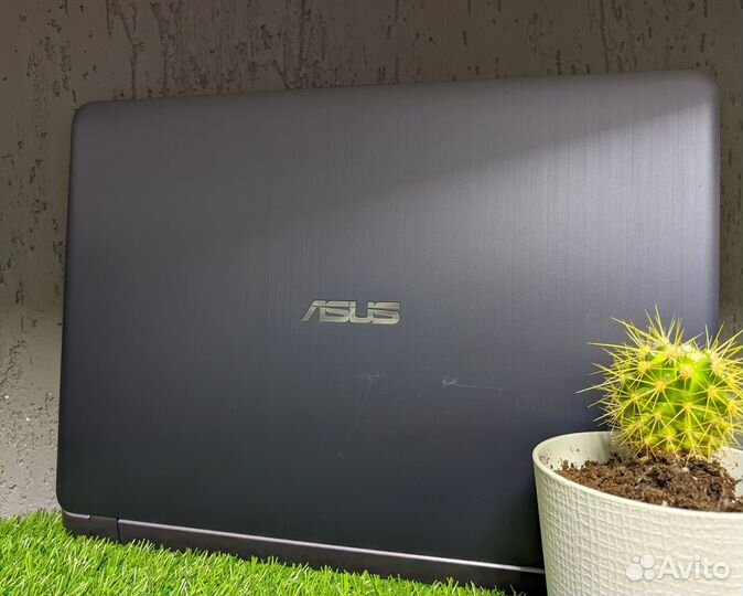 Игровой Ноутбук Asus i5-8250 GTX 1050 год гарантия