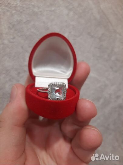 Серебряное кольцо с голубым топазом 20 размера