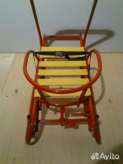 Санки с ручкой и колесами