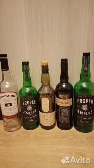Бутылки - виски, ром, ликер, вино