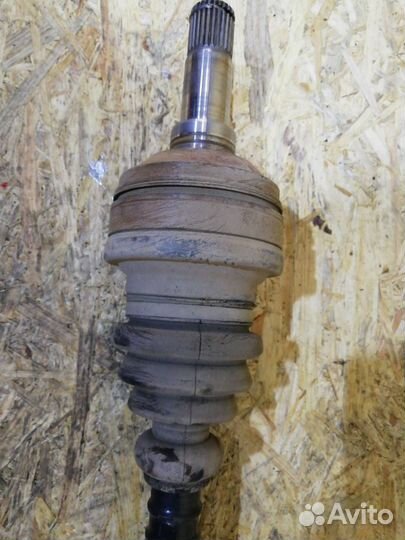 Полуось передняя левая Volkswagen Sharan 1999