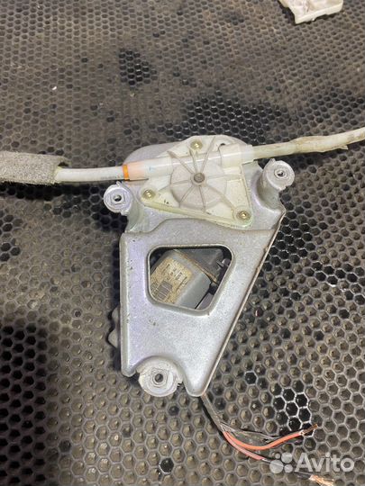 Стеклоподьемник передний правый Jeep Liberty KJ