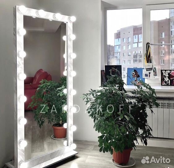 Гримерное зеркало с подсветкой