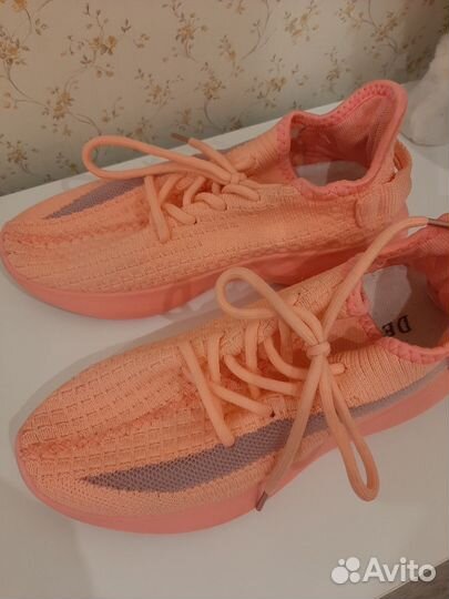 Кроссовки женские 36 размер бу