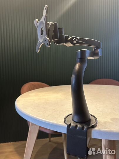 Гибкий кронштейн для монитора