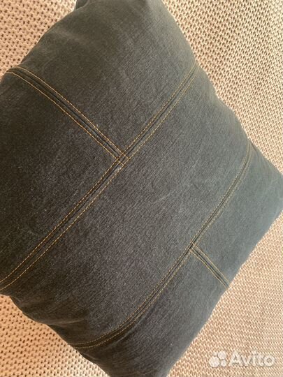 Подушка из джинсов ручной работы