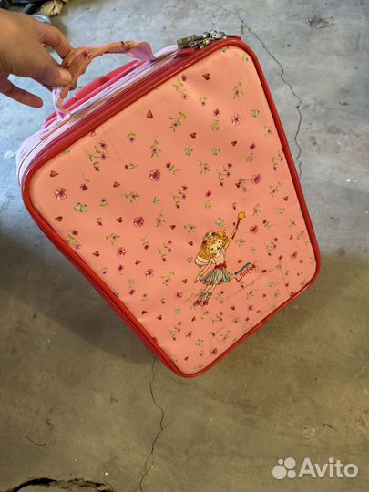 Чемодан на колесах детский