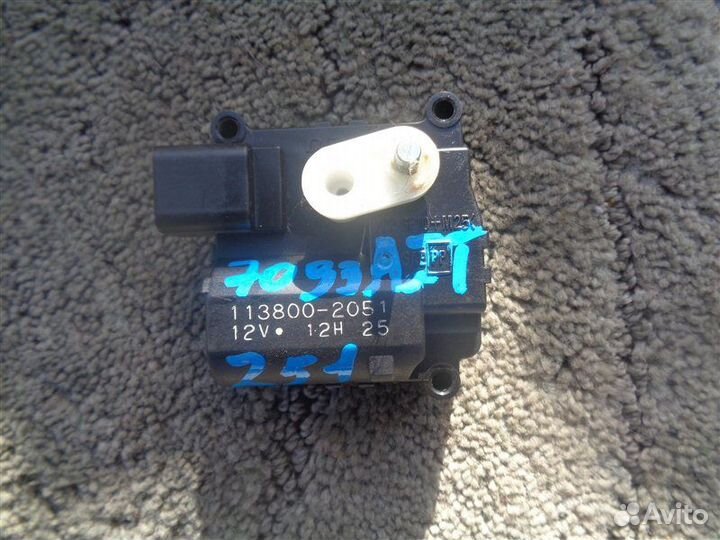 Сервопривод заслонок печки Toyota Avensis AZT251