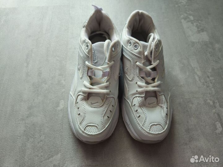 Кроссовки женские