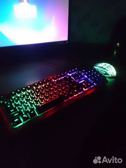 Игровая клавиатура и мышь