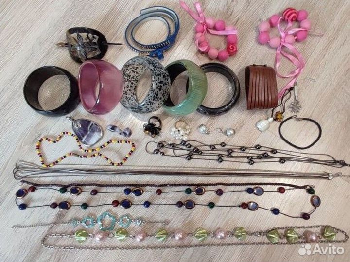 Бижутерия, браслеты, калье, кольца, украшения