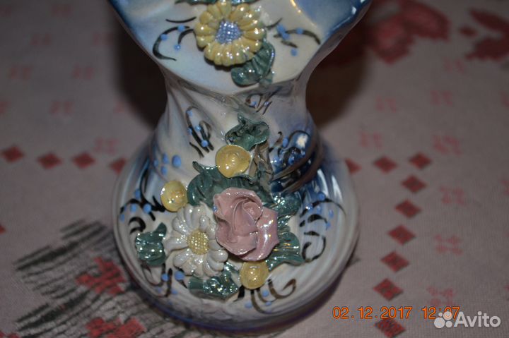 Керамические вазочки с цветами