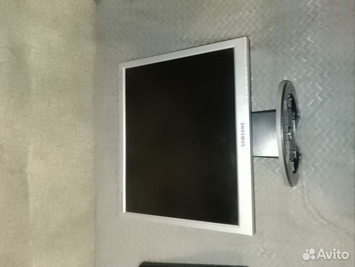 Монитор Samsung 710N