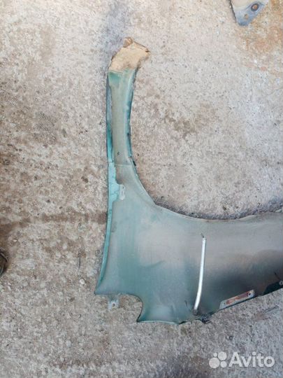 Крыло переднее правое Dodge Caravan grand 3.3 1997