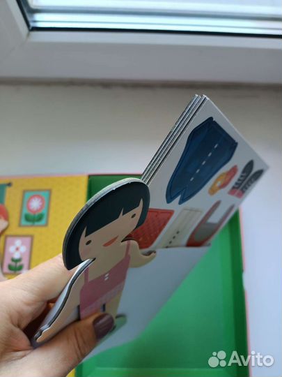 Кукла с одеждой. Магнитная на дереве