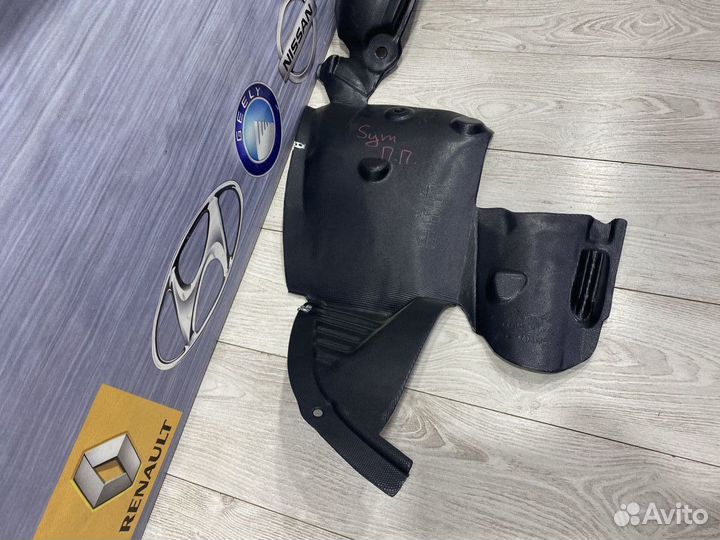 Подкрылок передний Renault clio 2 Прав