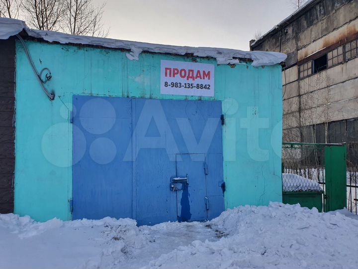 Гараж, > 30 м²