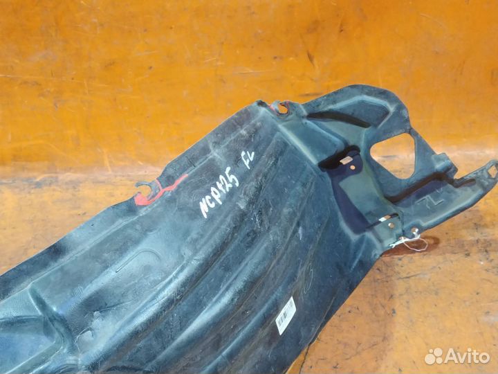 Подкрылок Toyota Ractis NCP125 передний левый