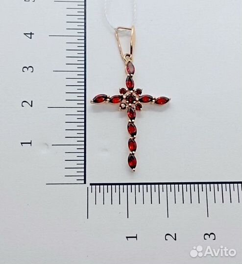 Золотая подвеска с камнем