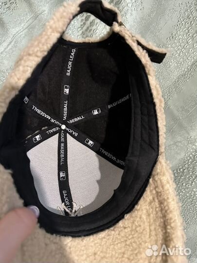 Бежевая кепка с мехом на любой размер