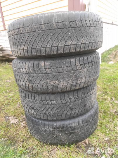 Continental ContiVikingContact 6 215/65 R16