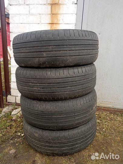 Goodyear EfficientGrip Performance 205/60 R16