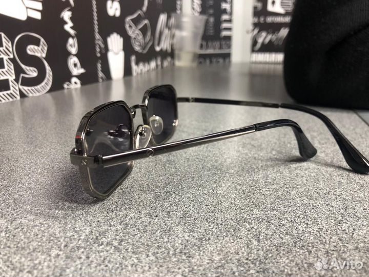 Солнцезащитные очки мужские