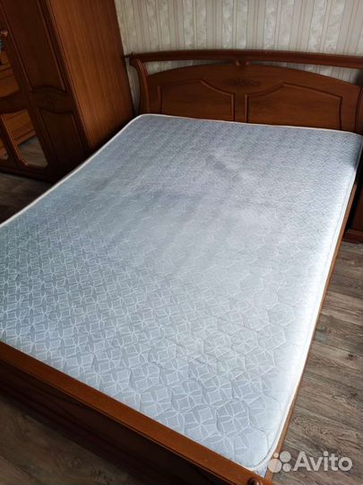 Кровать двухспальная с матрасом бу