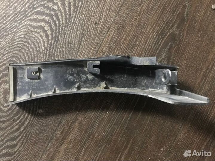 Накладка на крыло передняя правая Toyota Noah