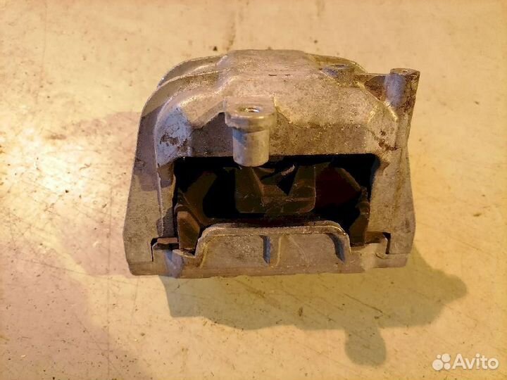 Опора двигателя (подушка двс) передняя правая 1K01