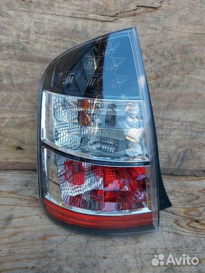 Фонарь задний левый Toyota Prius 2 NHW20 2005