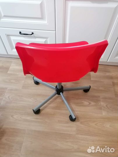 Стул на колесикахикеа. Привезу бесплатно