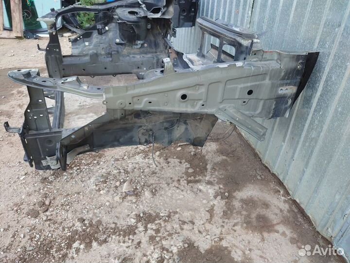 Передняя часть кузова Mitsubishi Outlander II (200