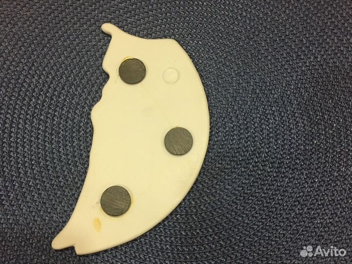 Магнит на холодильник