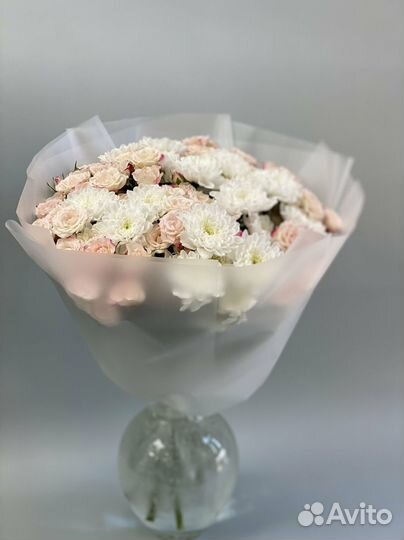 Букет из хризантем и кустовых роз