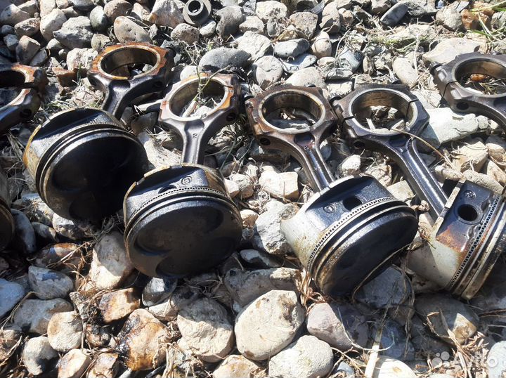 Шатун с поршнем на Мазда Кседос 9,Миления