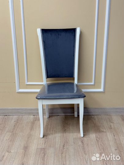 Стол и стулья