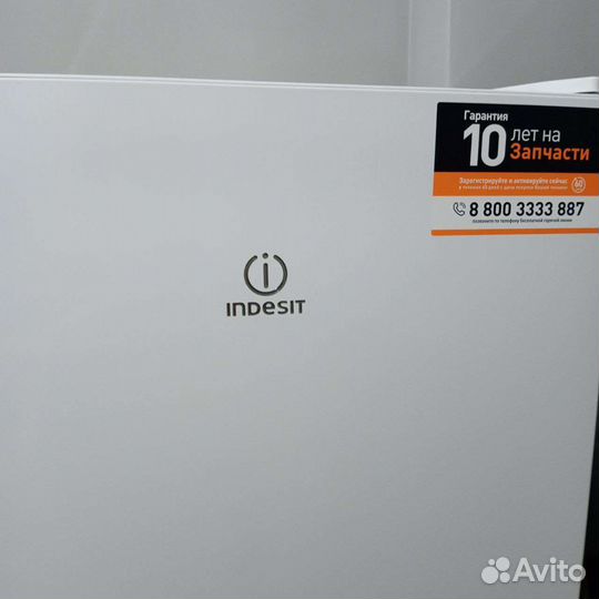 Морозильный шкаф Indesit DFZ 4150.1 белый