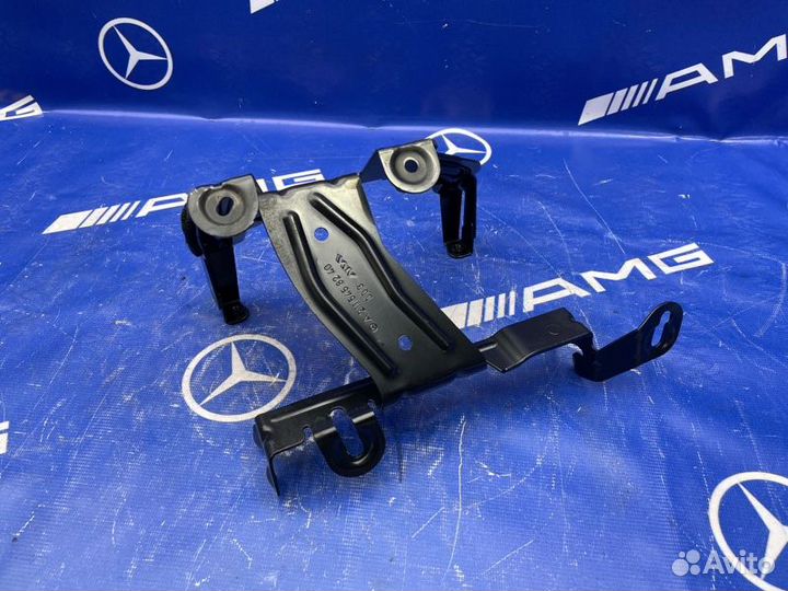 Кронштейн бачка омывателя Mercedes E350 W211