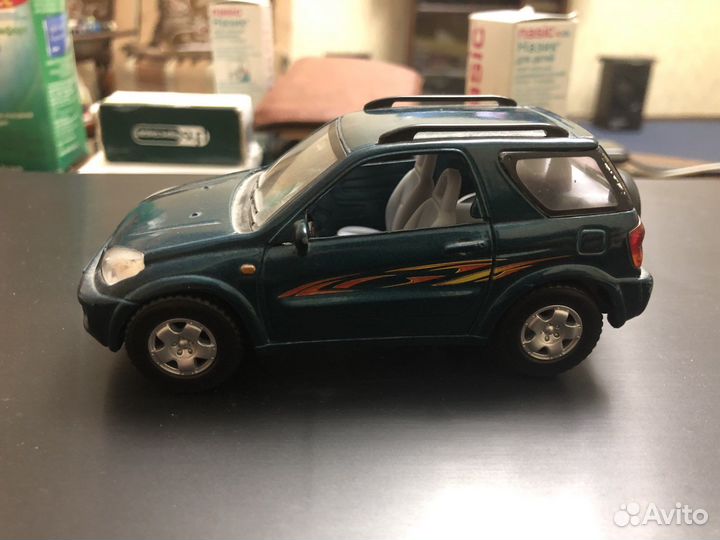 Игрушка Kinsmart Toyota Rav4 двухдверный