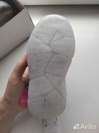 Кроссовки изики детские